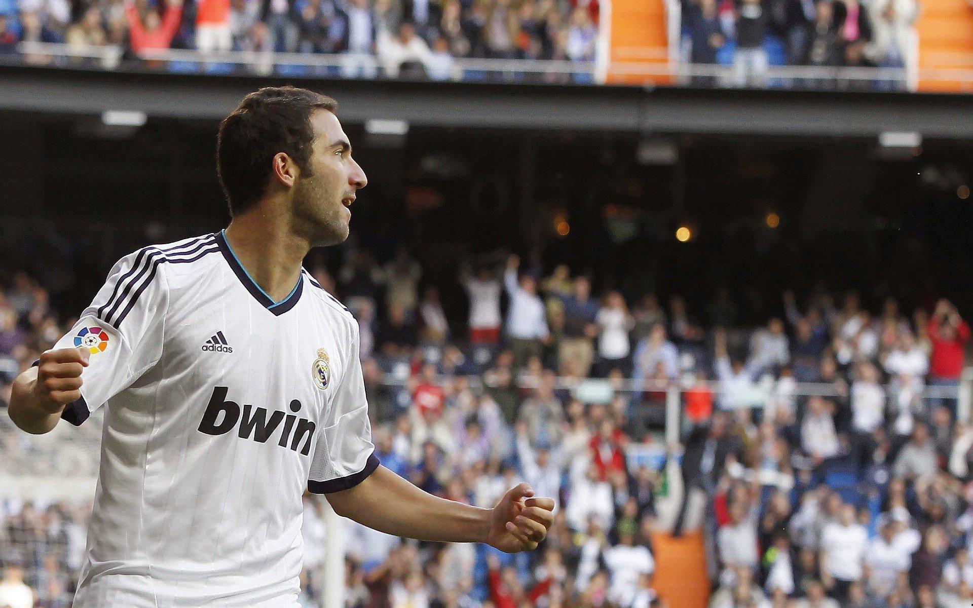 短跑新星闪耀全国田径锦标赛,破纪录夺冠引热议