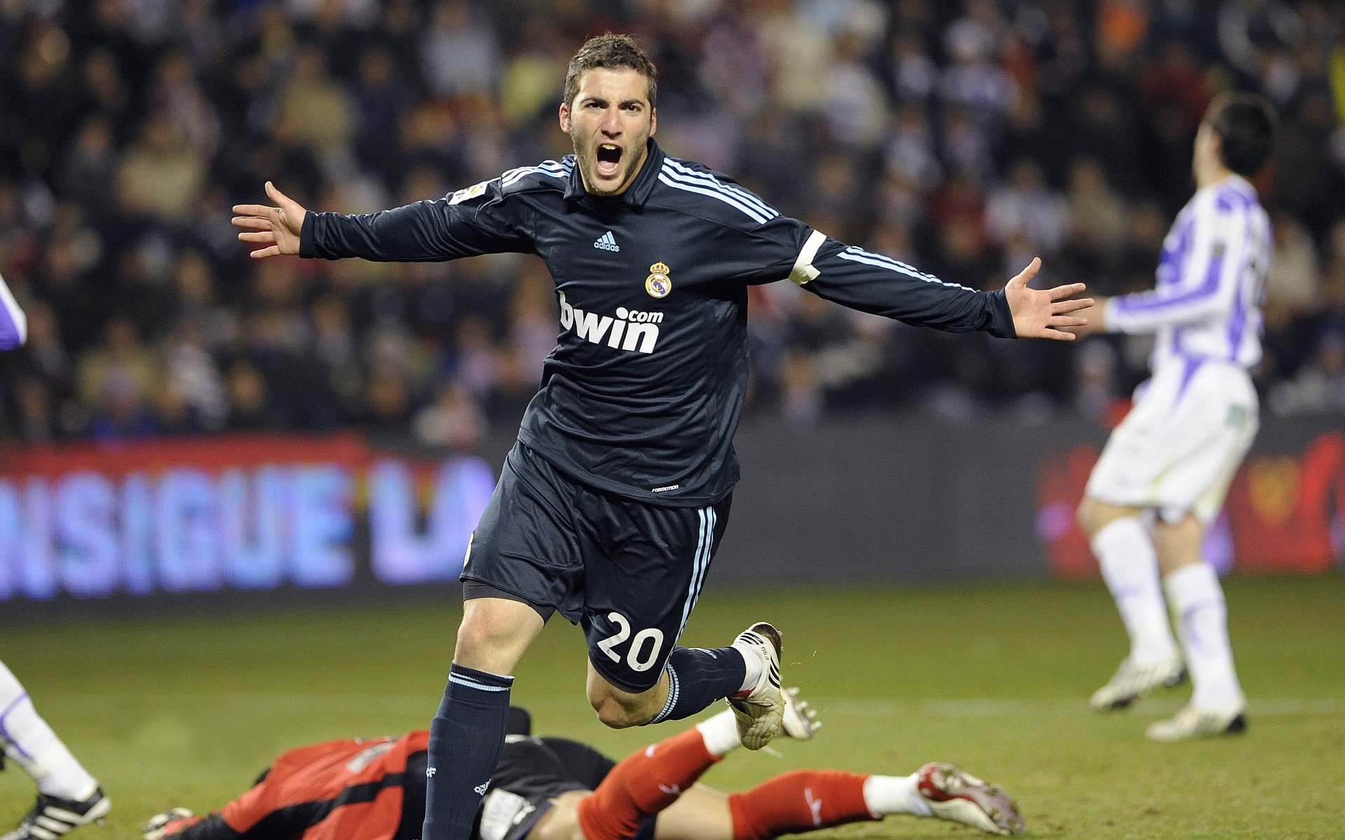 转会市场风云再起,豪门争夺战引爆夏窗热潮