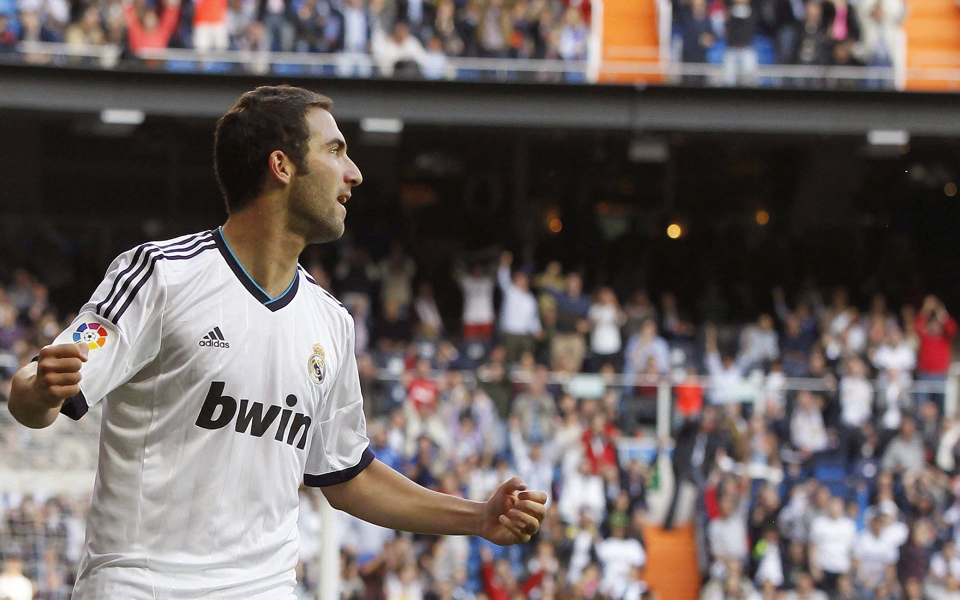 23岁新星打破尘封15年世界纪录,田径史迎来崭新篇章